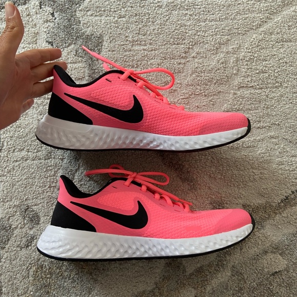 Nike Revolution Running Shoes - Picture 2 of 7